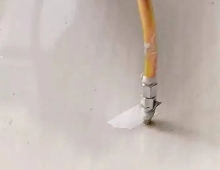 淮南瓷砖空鼓维修公司专业解答在瓷砖铺贴过程中，如果使用的砂料过粗（如全部使用了粗砂），可能会导致以下问题